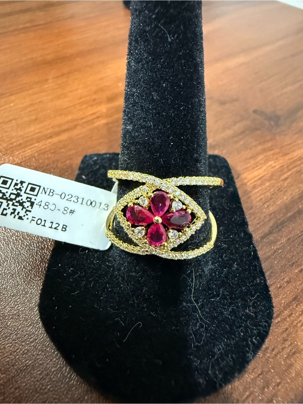 NWT Women's gold tone Flower Ring with Deep Pink Gemstones